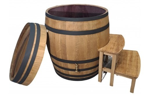 BATHING IN A BARREL IN THE PRIVACY OF YOUR GARDEN